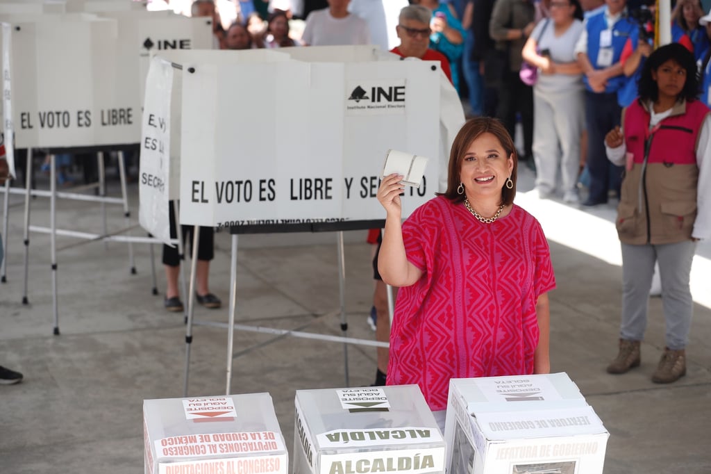 Xóchitl Gálvez acude a votar con sus hijos