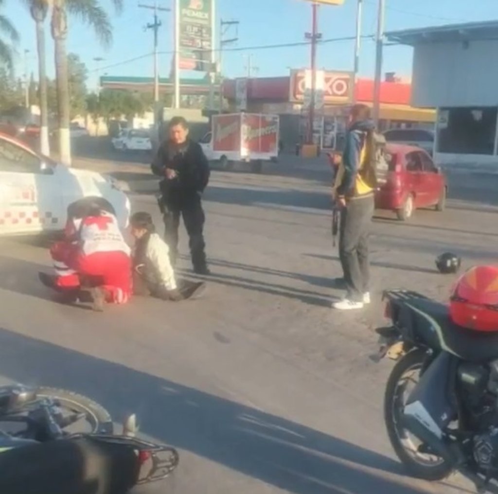 Chocaron par de motociclistas en prolongación Pino Suárez