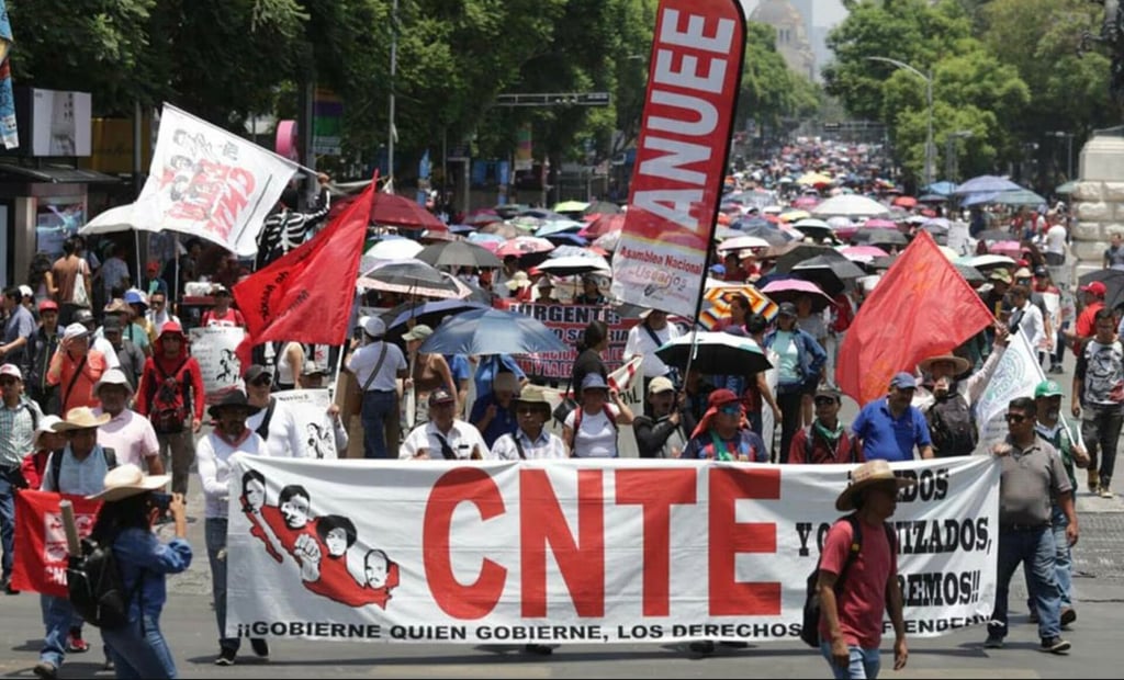 Sección 9 de la CNTE mantiene plantón en el Zócalo; lunes reanudan labores docentes
