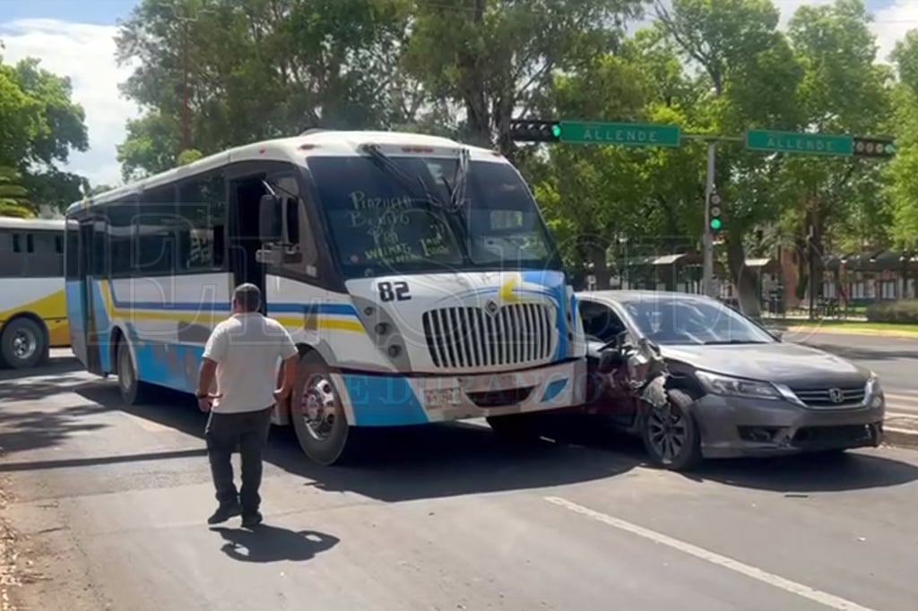 Choque entre particular y camión de ruta en Las Moreras; sin lesionados