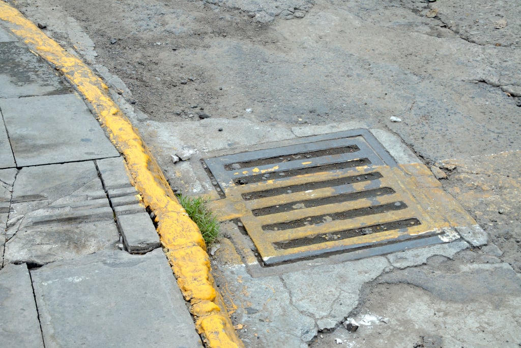 Alcantarillas en Durango, tapadas por basura