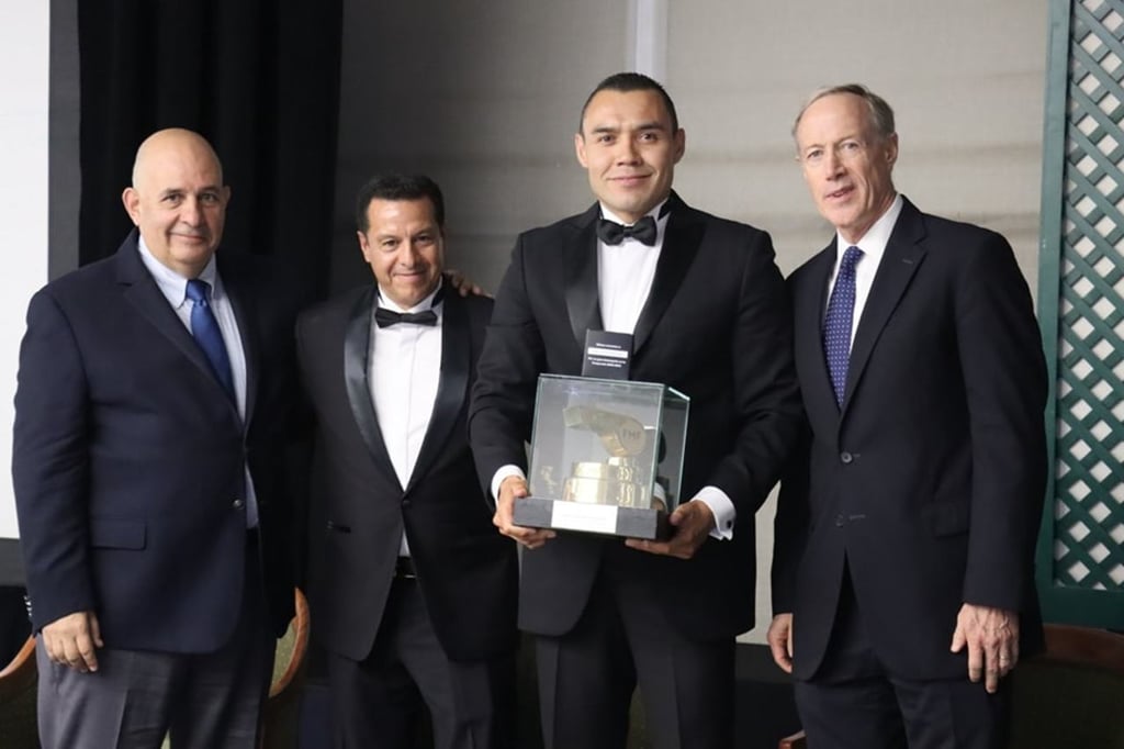 El mejor. El silbante duranguense Marco Antonio Ortíz Nava fue premiado como el mejor árbitro del Clausura 2024.