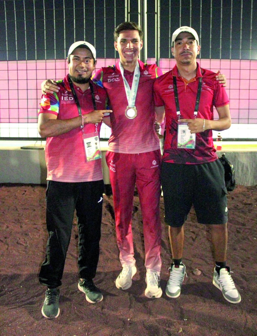 Orgullo. El duranguense Diego Vizcarra llenó de orgullo a la delegación con la obtención del oro por parte de los JNC2024.