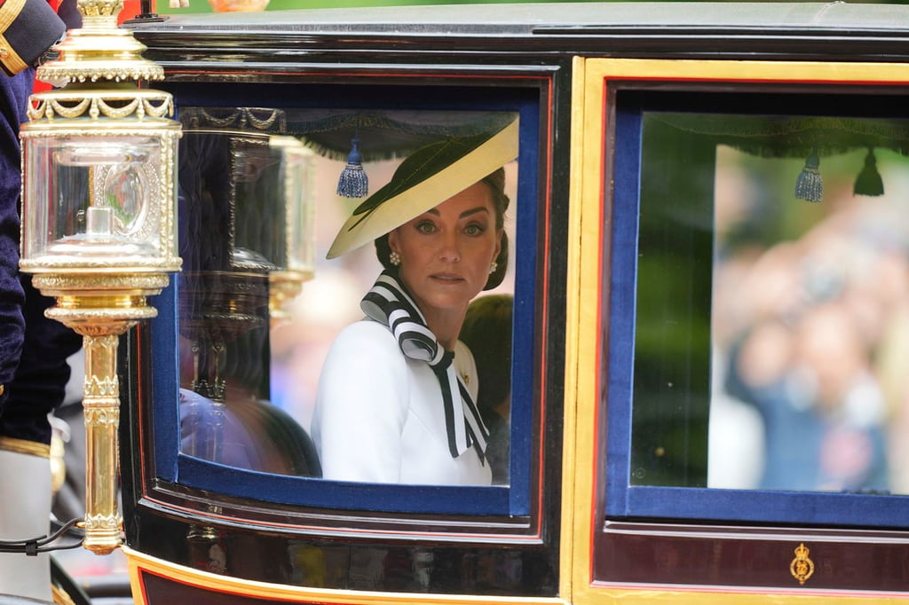 Reaparición. Catalina se unió a otros miembros de la familia en el balcón del Palacio de Buckingham al término del Desfile por el Cumpleaños del rey. 