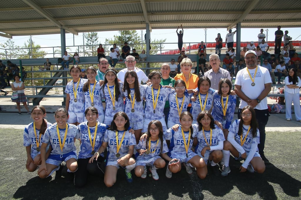 Ganadores. El equio femenil de la ESIMA y el varonil del Colegio Guadiana se coronaron en los Juegos Deportivos Escolares Estatales NIvel Básico, categoría Secundarias.