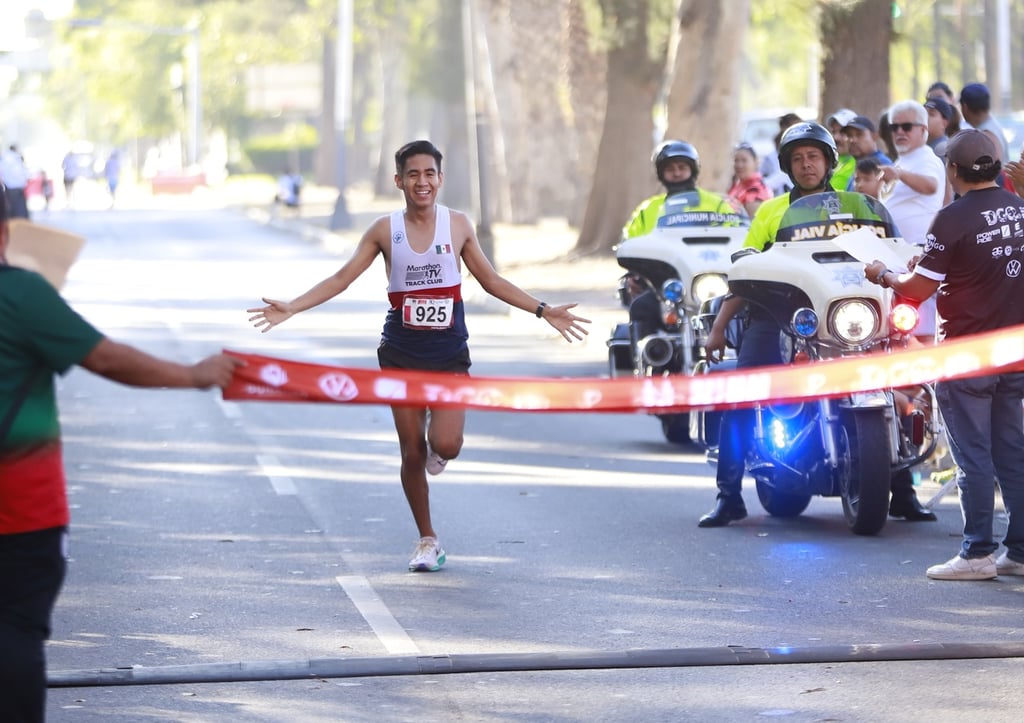 Campeón. Antonio Torres de la Cruz se llevó los honores en la 15K Libre de la Carrera de la Libertad de Expresión en su edición 31.