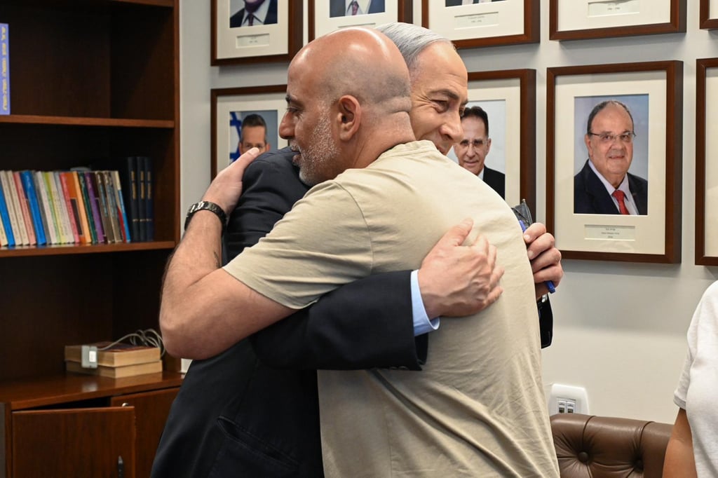 Netanyahu se reúne con uno de los rescatados israelíes secuestrados por Hamás