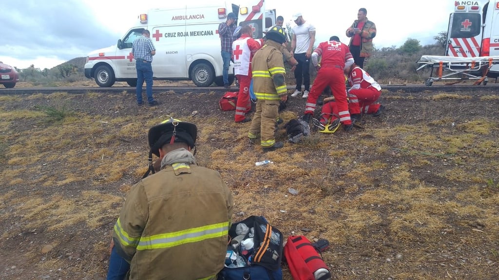 Cinco personas lesionadas fue el saldo de un choque frontal entre dos camionetas.