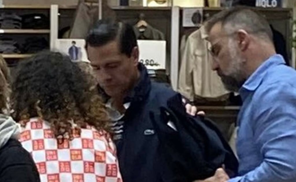 Captan en Madrid a Enrique Peña Nieto de compras en tienda de ropa