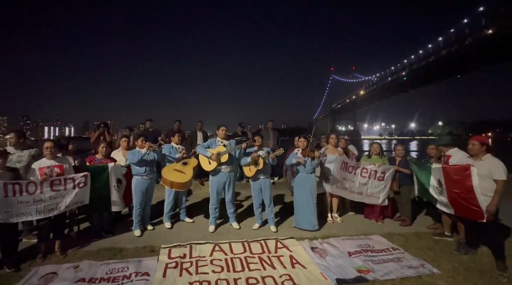 Con mariachi, mexicanos celebran cumpleaños de Sheinbaum desde Nueva York