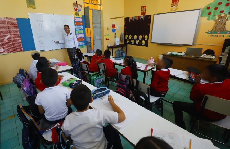 En Durango, inicia entrega de uniformes escolares subsidiados