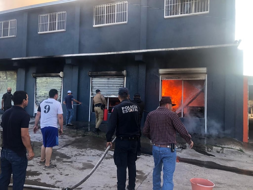 Saldo. El fuego consumió una mueblería en el municipio de Ocampo; no se registraron lesionados.
