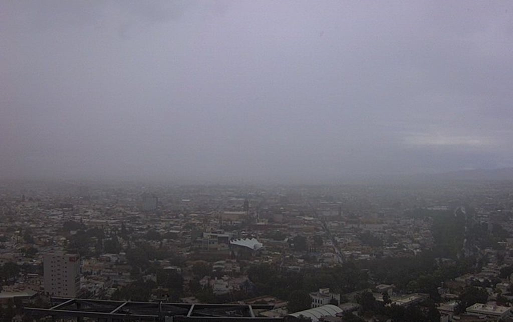 Panorama. Así se veía la ciudad de Durango la tarde de este lunes, cuando empezó a llover en la mayor parte.