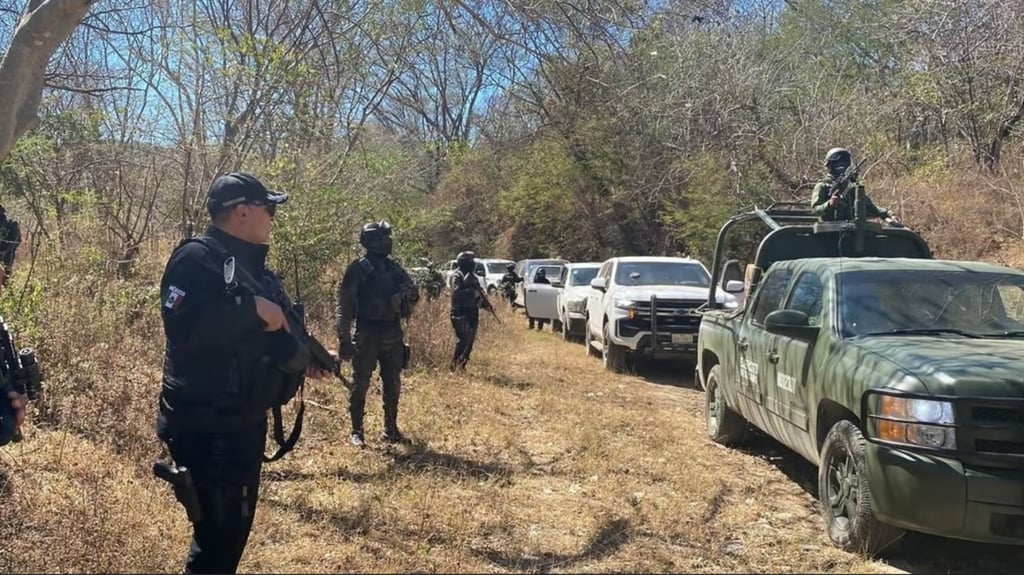 Vigilancia. La presencia de militares y de la Policía Estatal en aquella zona del estado permite a los desplazados regresar a sus tierras.