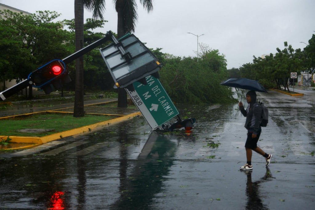 Reportan saldo blanco por huracán 'Beryl' tras primer paso por México