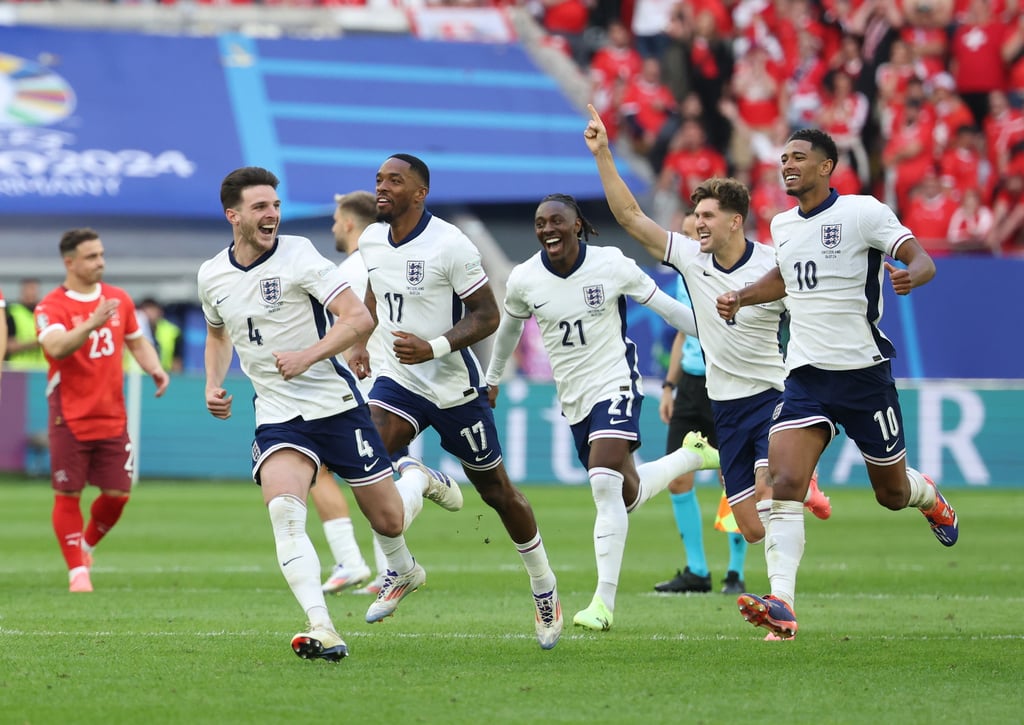 Inglaterra clasifica a semifinales agónicamente; Suiza, afuera