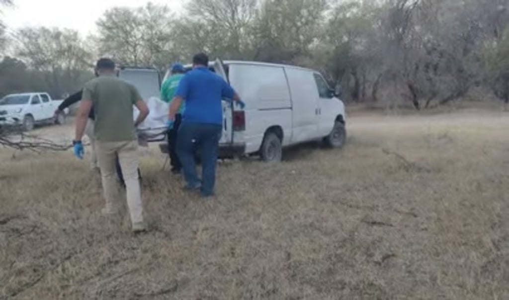 En las cercanías del poblado El Carrizo fueron encontrados los cuerpos de un jinete y su caballo; presuntamente murieron por un rayo.