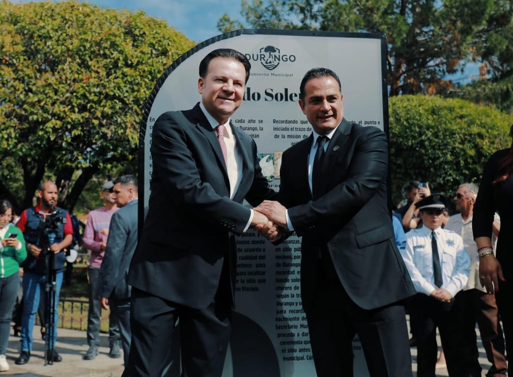 Acción. Toño Ochoa y Esteban Villegas se hicieron cita para conmemorar otro aniversario más del estado de Durango.