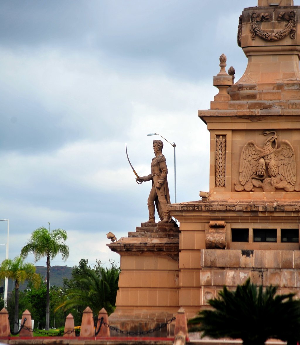 Monumento. Bajo el Obelisco se encuentra un pequeño espacio que se convertirá en un museo.