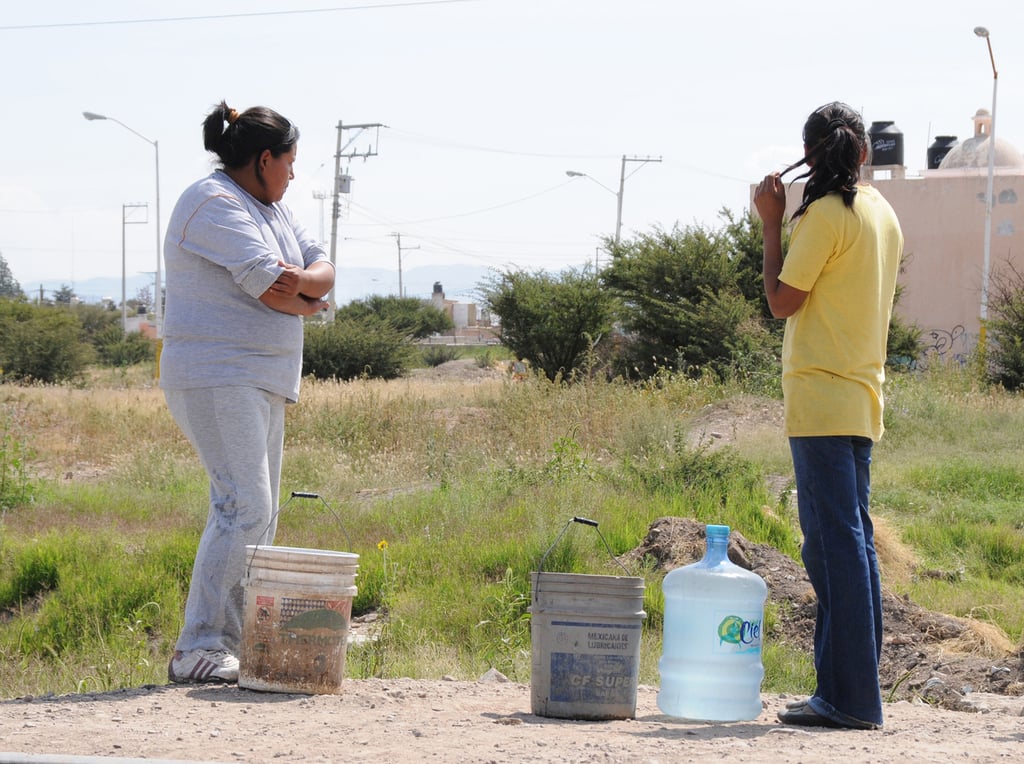 Asentamientos. En algunas zonas de la ciudad de difícil acceso, no hay posibilidad de llevar agua.