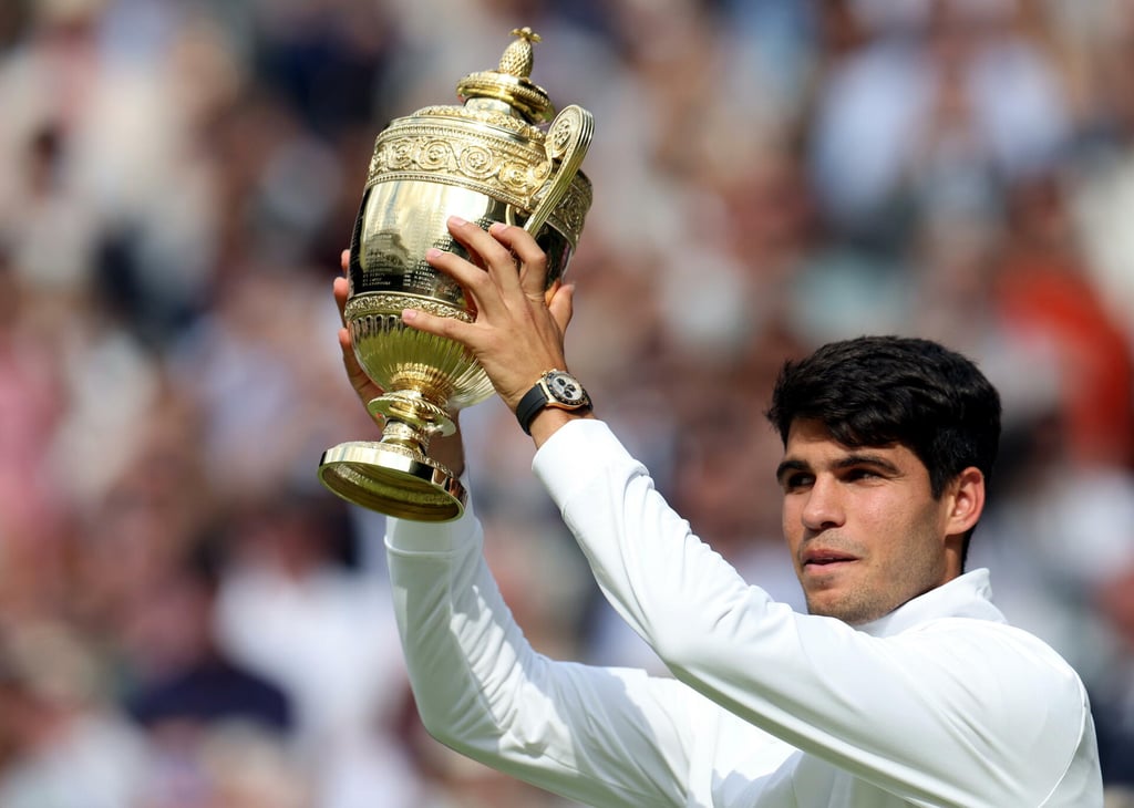 Carlos Alcaraz se proclama bicampeón al imponerse a Novak Djokovic en Wimbledon