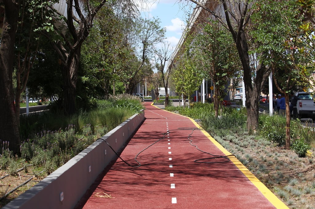 Pista.Trotapista de tartán por la que pueden transitar los duranguenses.
