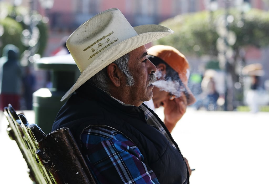 Fumar te puede hacer sentir más cansado, afirman expertos en salud