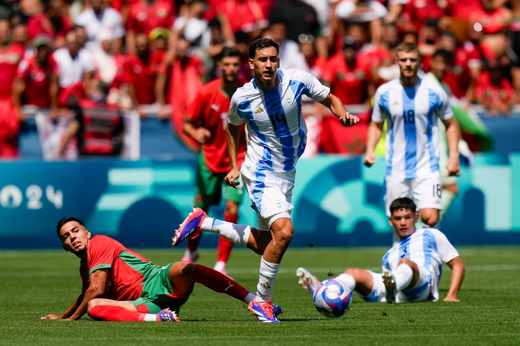 El choque entre Argentina y Marruecos, de los Juegos Olímpicos de París 2024, ha quedado marcado por las polémicas decisiones que se tomaron durante el primer partido del futbol varonil en Francia.