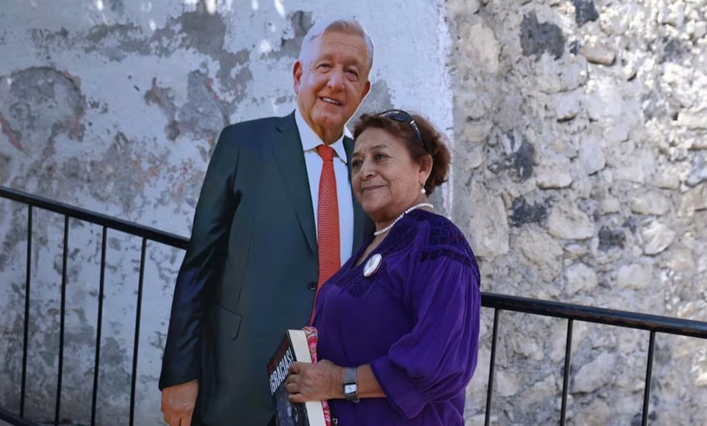 Lanzan campaña ‘Tómate la foto y despídete del Presidente’, con figura de tamaño real de AMLO