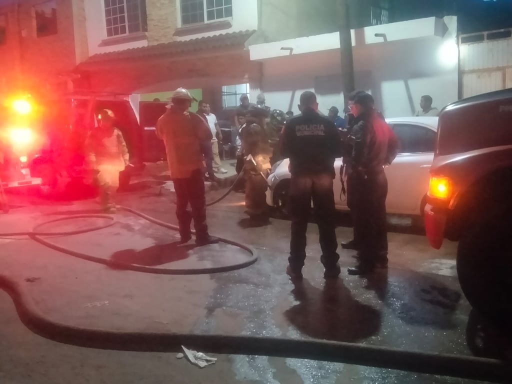 Se incendiaron un par de vehículos en la colonia Santa María