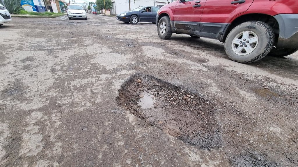 Lluvias. Con las precipitaciones que ya han empezado a registrarse en la capital, surgen nuevos problemas en las vialidades.