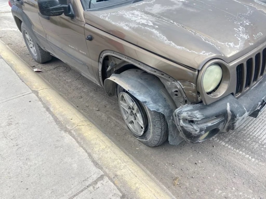 Hecho. Un camión chocó a una camioneta en Gómez Palacio y el responsable se dio a la fuga.