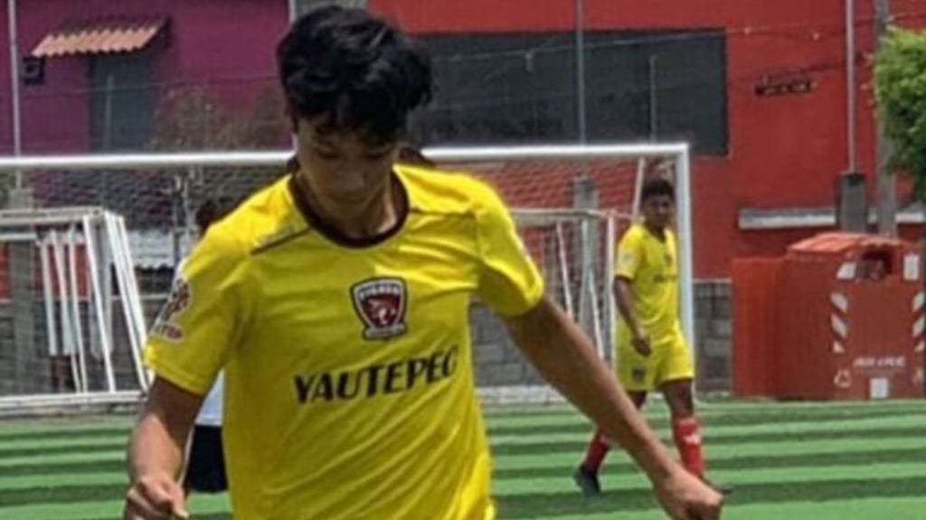 Piden apoyo para Leonardo, joven que fue impactado por un rayo jugando futbol