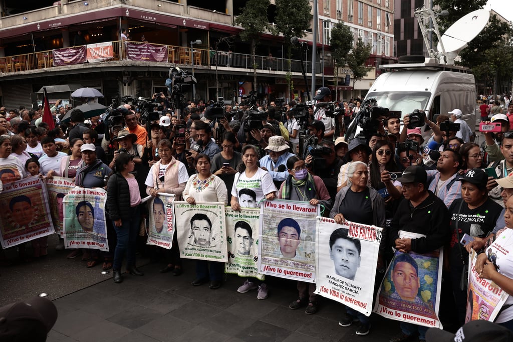 Ayotzinapa: Inicia la búsqueda de los 43 normalistas en el batallón de infantería de Iguala