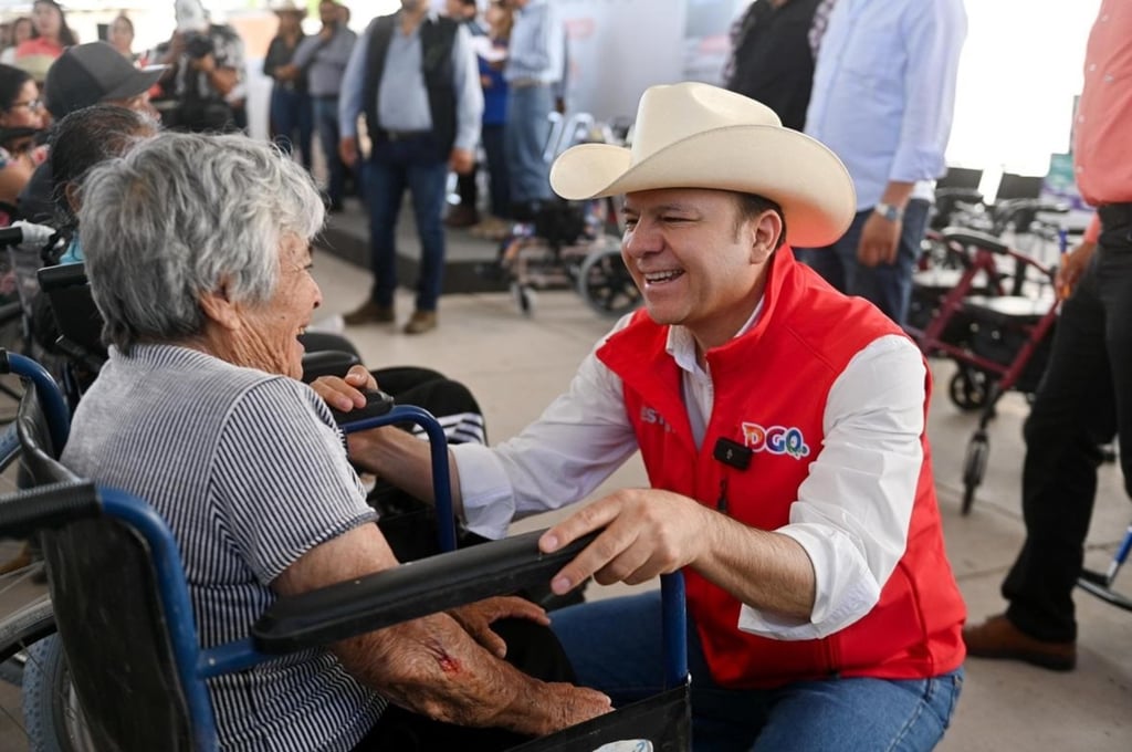 Ayuda. Llevaron diversos apoyos asistenciales al municipio de Simón Bolívar, desde sillas de ruedas PCI, andaderas, bastones, muletas y lentes, además de apoyos alimentarios.