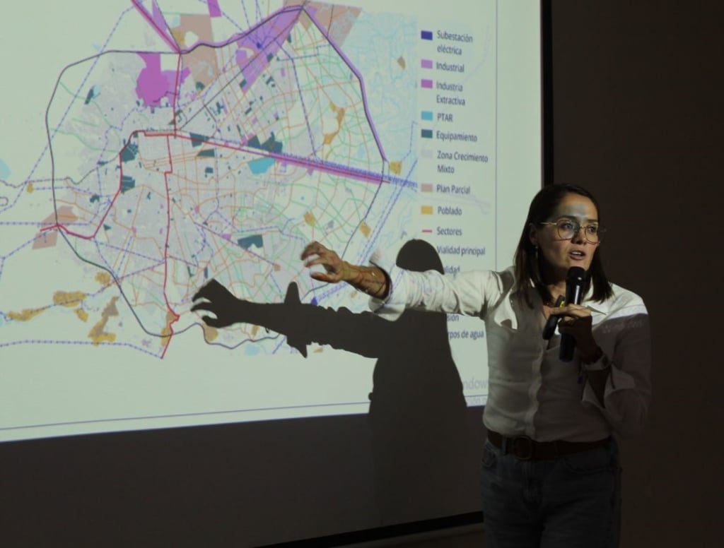 Lugares. El crecimiento ordenado de la ciudad en cuanto a zonas habitacionales se planea para la salida a Mezquital y todavía un poco para la salida a Mazatlán.