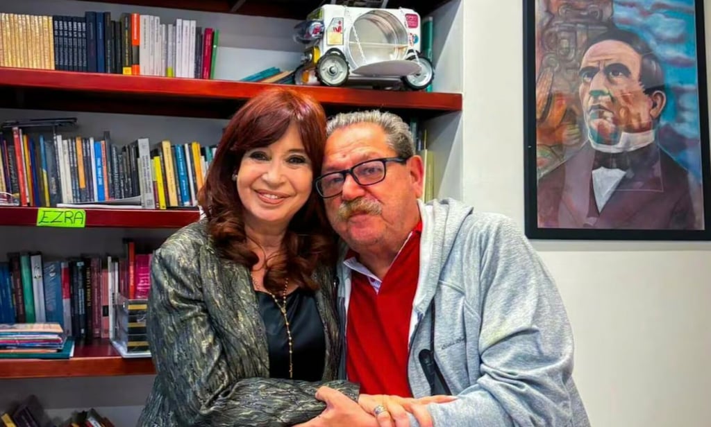 Visita Cristina Kirchner el Fondo de Cultura Económica; preguntó por Francisco Villa