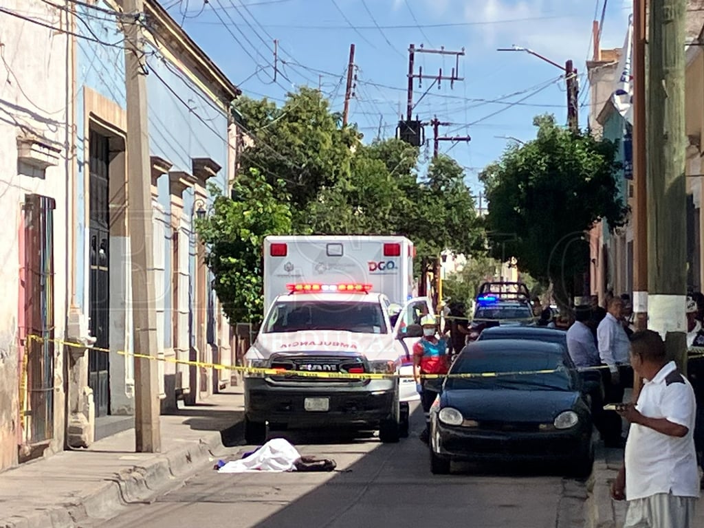 Hombre pierde la vida en calle Zarco; presuntamente por una caída