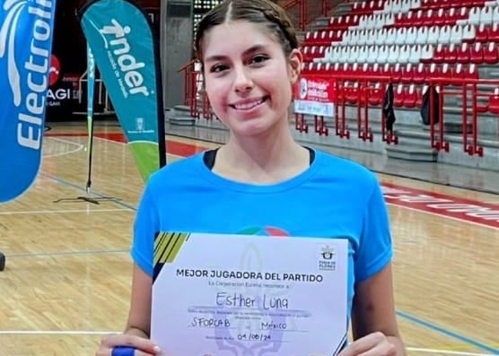 Destaca handbolera duranguense Esther Luna en Colombia