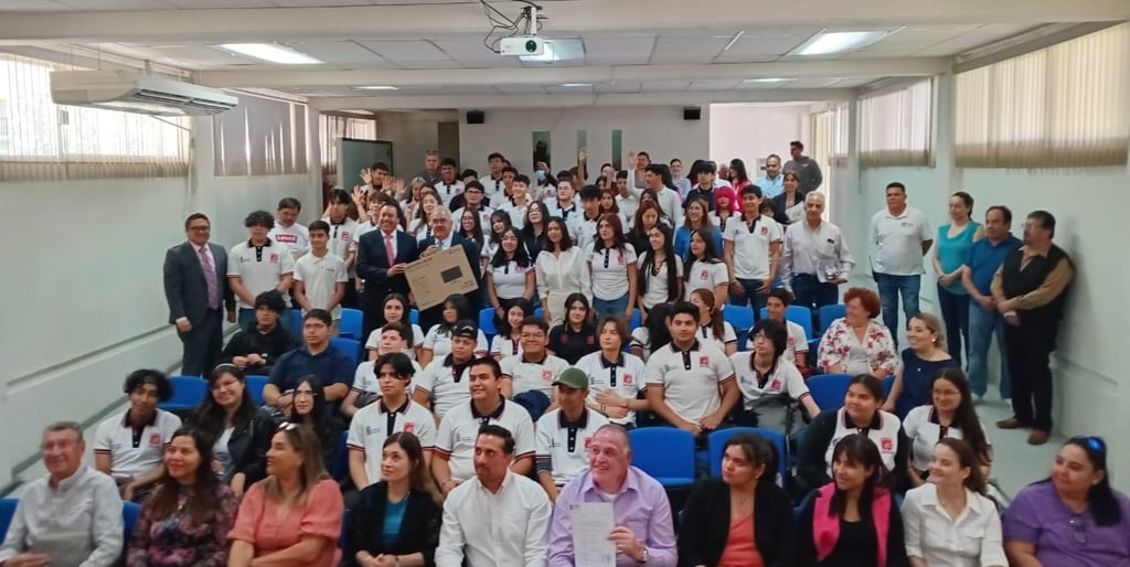 Los estudiantes de nuevo ingreso participaron en un curso de inducción donde recibieron información relevante sobre el reglamento interno, sus derechos y obligaciones.