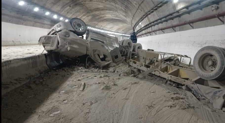 Vuelca tráiler en túnel Baluarte; reportan tráfico vehicular en la zona