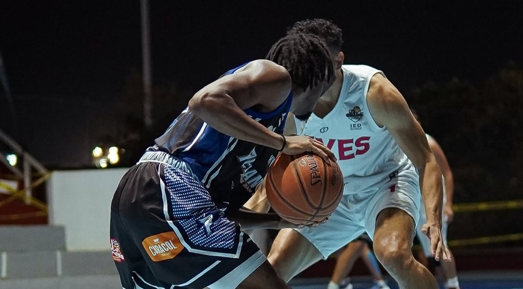 Reyes ganan a Pelícanos e igualan la serie