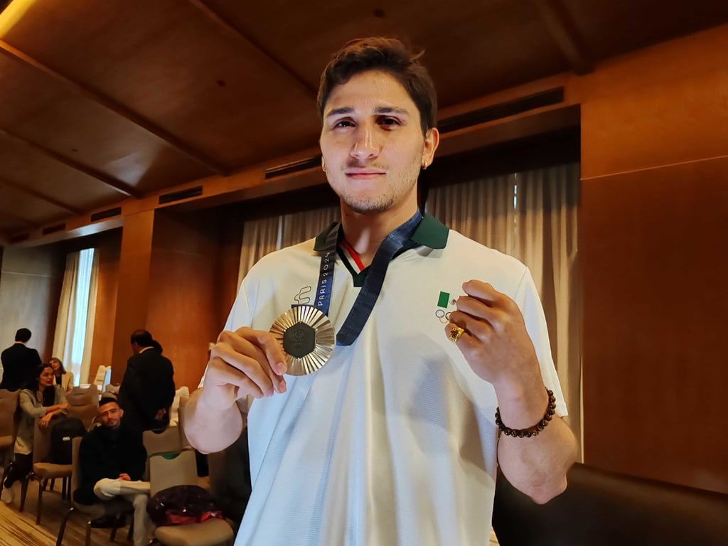 Orgulloso. El boxeador Marco Verde se siente orgulloso de que el trabajo que hizo lo llevara al podio y le valiera elogios; el mazatleco manifiesta su compromiso por ser un ejemplo.