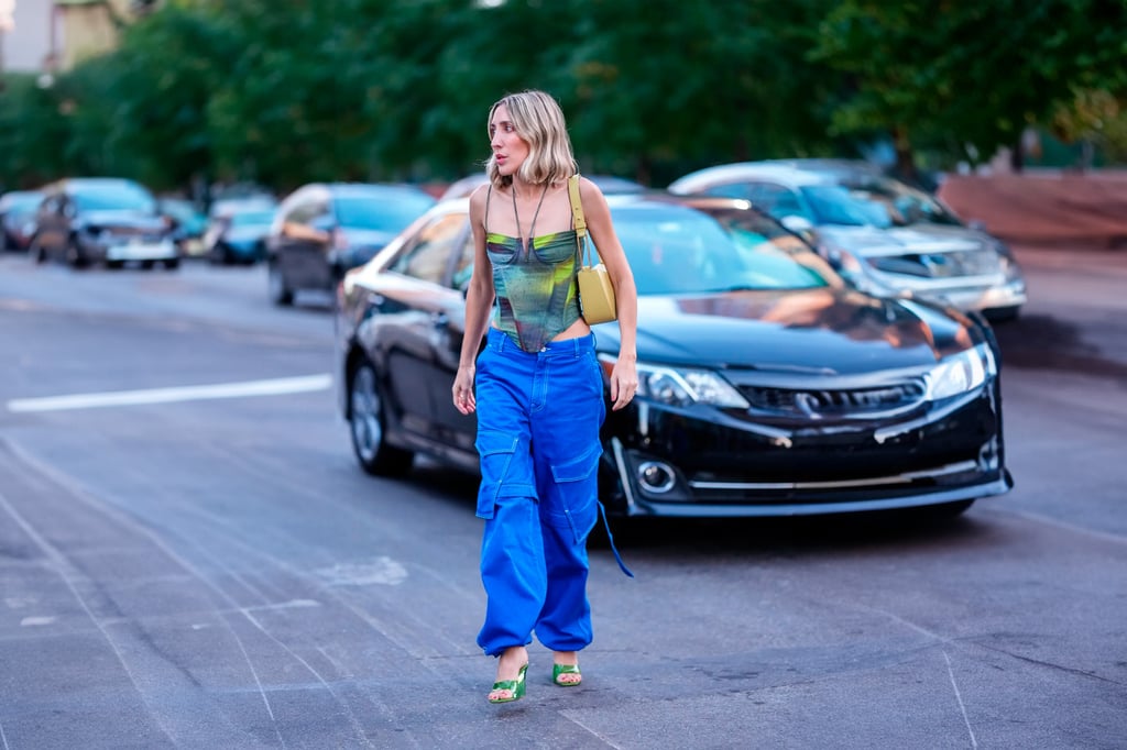 Los 2000 siguen en la moda con los baggy y los tops