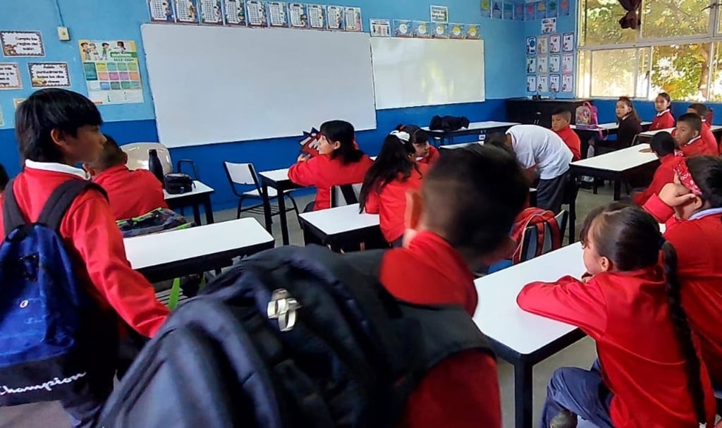 Alumnos. Como ya no se puede reprobar a los alumnos en primaria, muchos pasan de grupo con deficiencias en matemáticas y lectoescritura, lamentó el Sccretario de Educación.