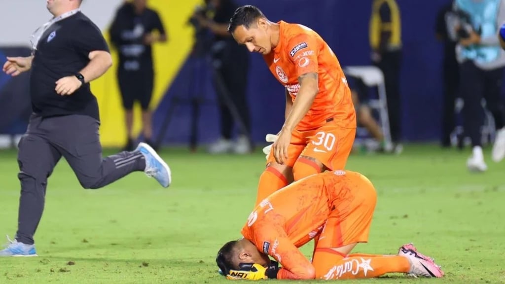 Imagen. Tras fallar el penal decisivo, Luis Malagón rompió en llanto de manera desconsolada; con esta derrota y la de Mazatlán, la Liga MX queda fuera de Leagues Cup.