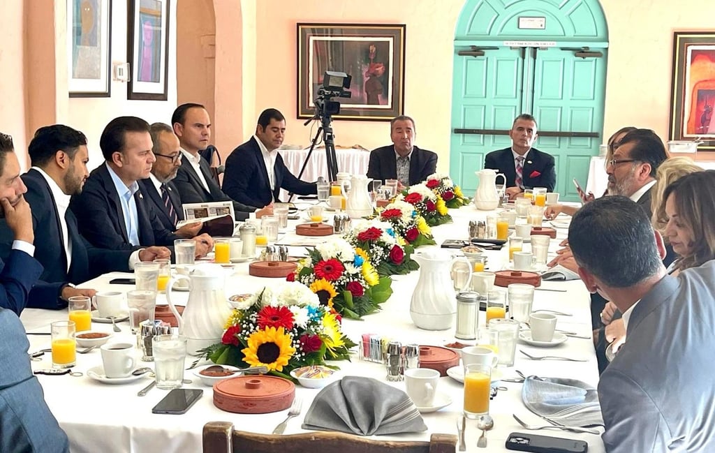 Encuentro. El Gobernador  se reunió con empresarios y directivos de plataformas de contenidos audiovisuales para generar vínculos comerciales y acuerdos de trabajo.