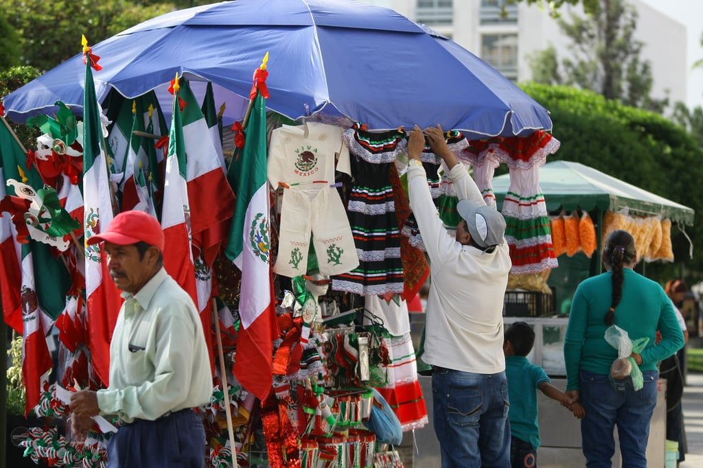 Independencia. En el marco del día del Grito se preparan los comerciantes con diferentes productos y generar más ingresos.