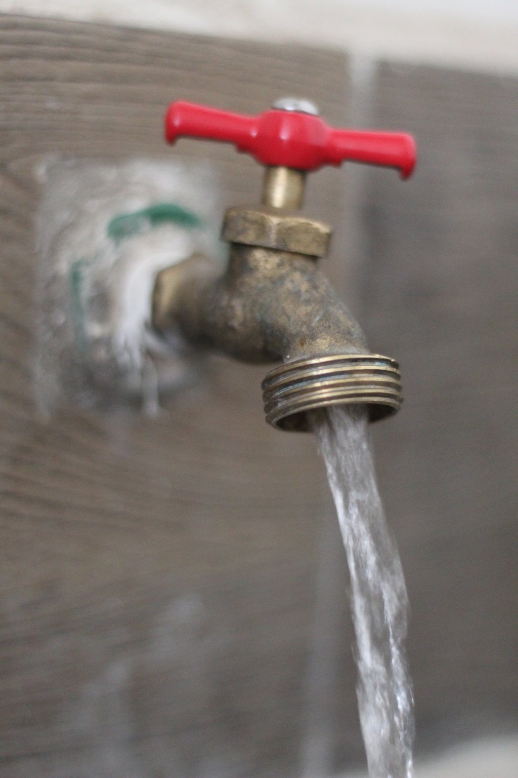 Actividades. Muchas personas suelen desperdiciar más agua de la necesaria al momento de bañarse o hacer la limpieza.



















