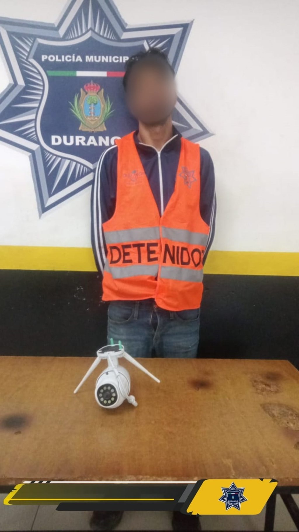 Situación. La Policía Municipal arrestó a Omar por presuntamente robarse una cámara de videovigilancia.